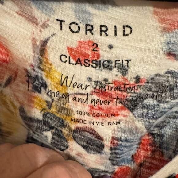❤️TORRID SKULLS & FLOWERS PRINT V-NECK TEE 1X/2X #C - Picture 6 of 6
